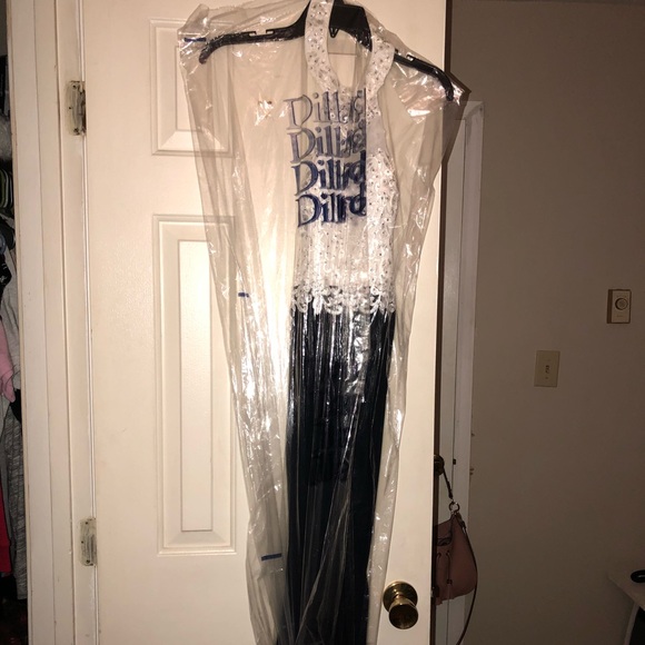 Dress - Picture 5 of 8